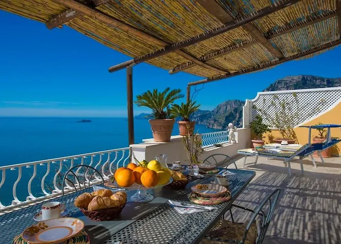 Elegant House Overlooking The Sea, Easy Park, Wifi