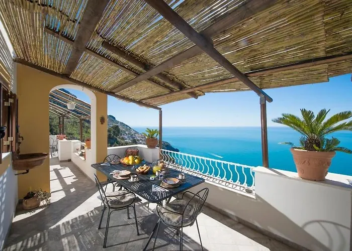 Elegant House Overlooking The Sea, Easy Park, Wifi